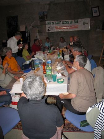 grand moment de convivialité après la randonnée