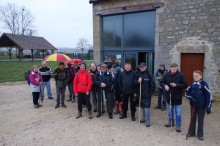 groupe_de_randonneurs_avant_le_depart_pour_St_Sernin_du_Bois.jpg