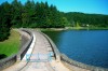 Le barrage depuis le bourg